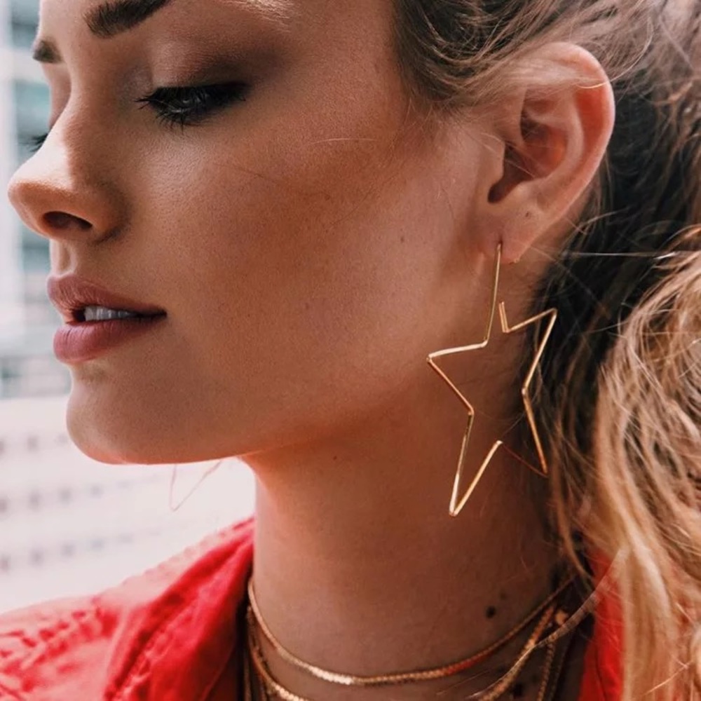 Gold Tone Big Star ⭐️ Earrings - Picture 2 of 4